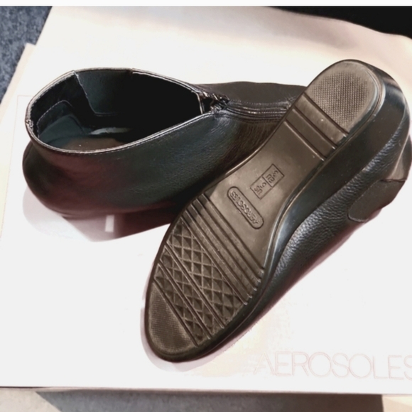 Aerosols Womens Black Leather Booties Size 5M Worn 1X - Picture 3 of 4